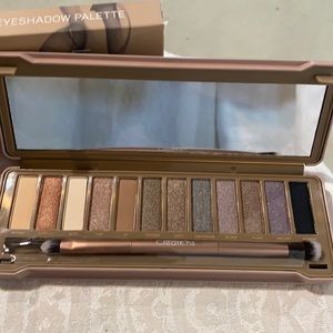 Beauty Creations barely nude eyeshadow palette